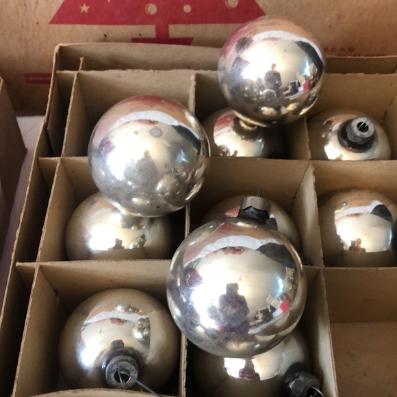 silver mercury glass tree ornaments mid century NY USA 24 in original boxes - Picture 3 of 8